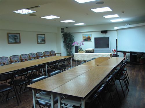 Sin Fu Business Hotel Taichung Buitenkant foto