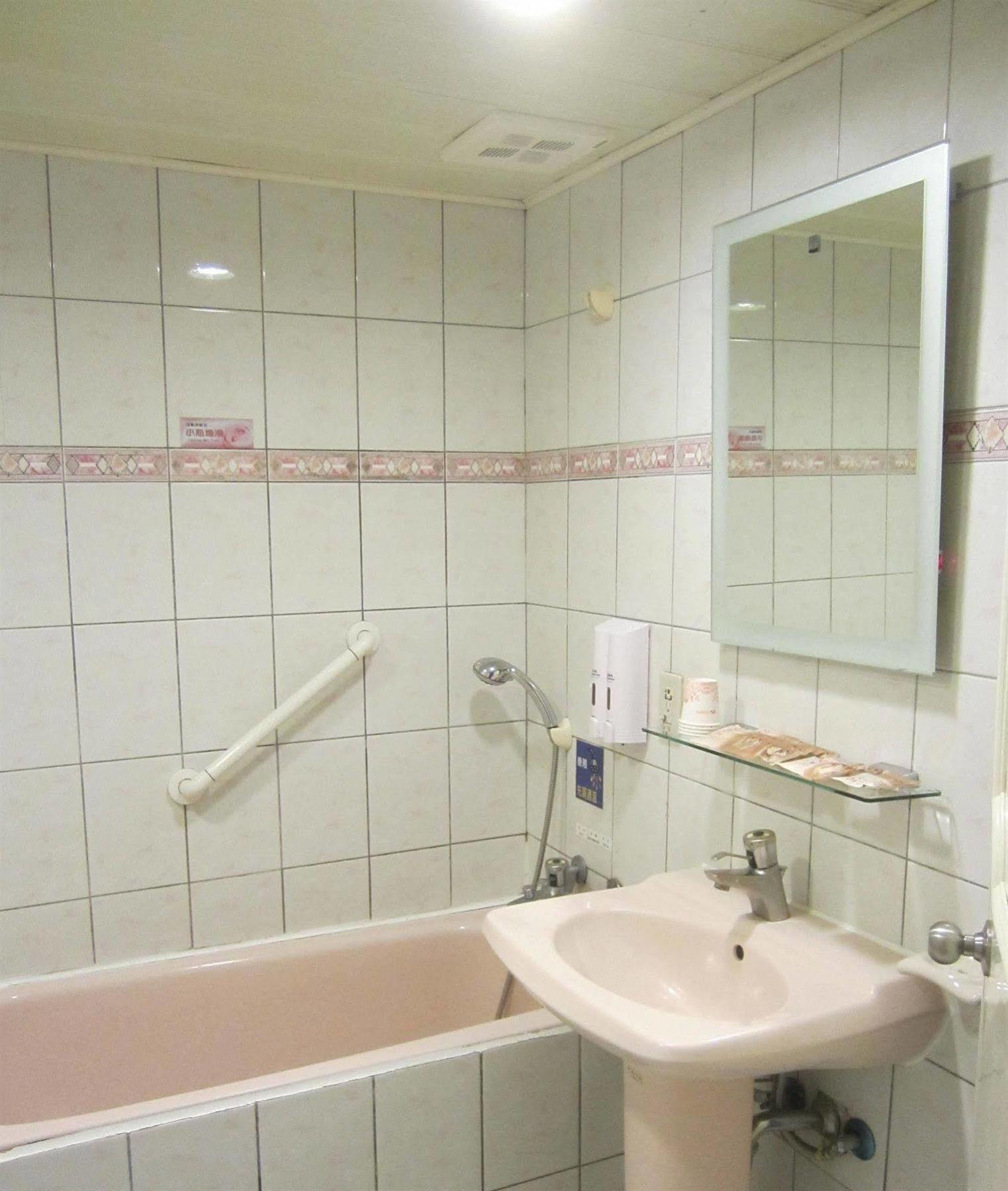 Sin Fu Business Hotel Taichung Buitenkant foto